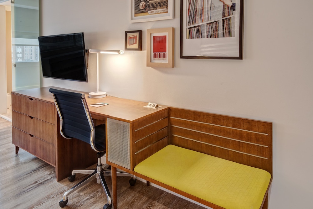 Hotel Indigo Memphis Downtown by IHG - photo 20