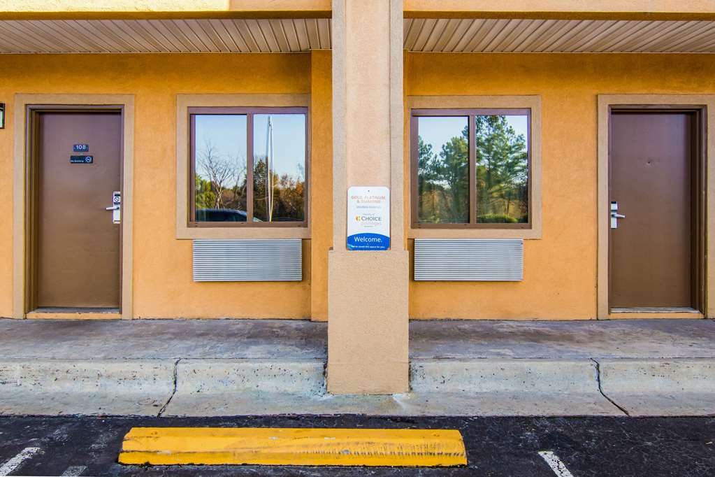 Econo Lodge Atlanta Airport East - photo 3