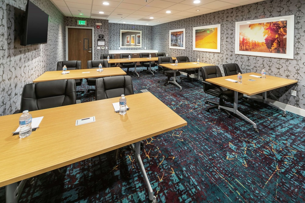 Hampton Inn & Suites Santa Maria - photo 31
