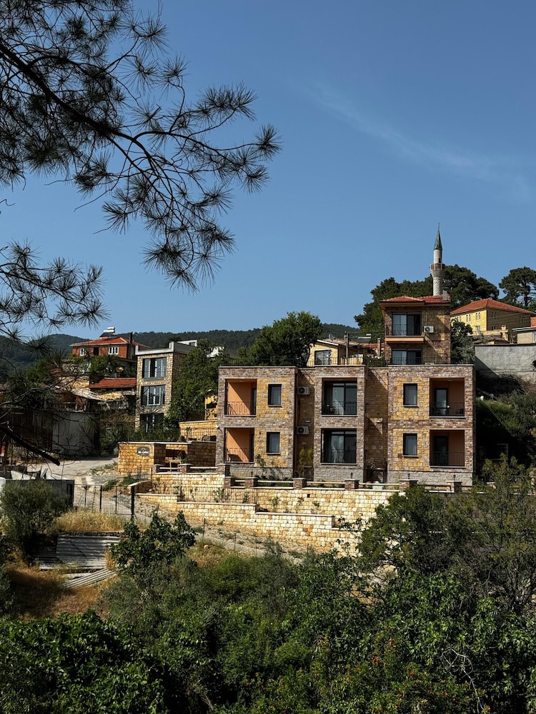 İda Lythos in Ayvacik, Turkey