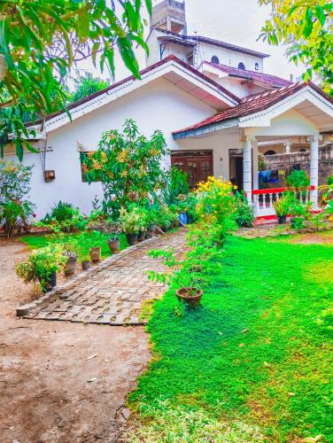 White House Mirissa — 4-Star Luxury Hotel in Mirissa City, Sri Lanka