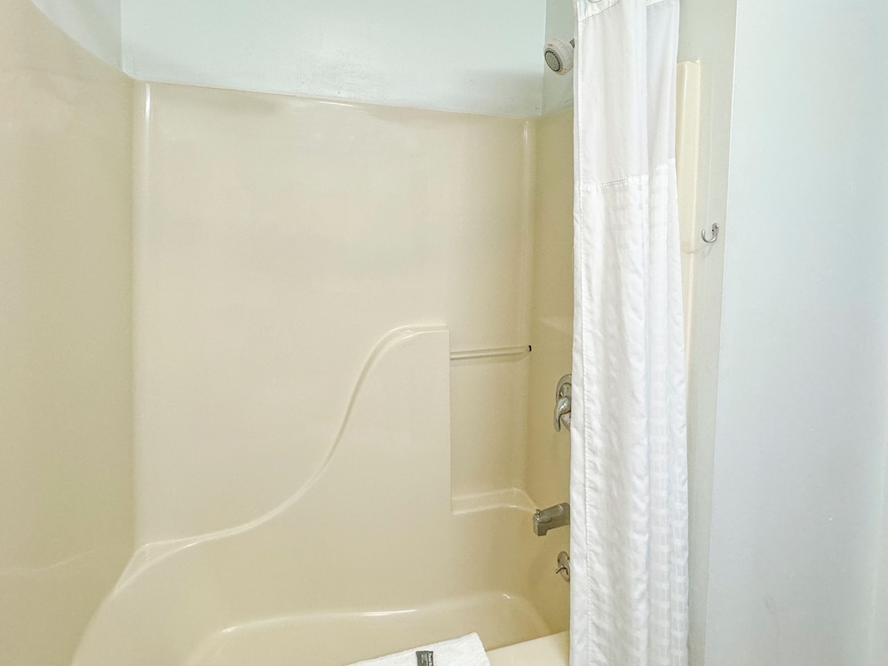 FairBridge Inn & Suites Batavia Darien Amusement Park - photo 17