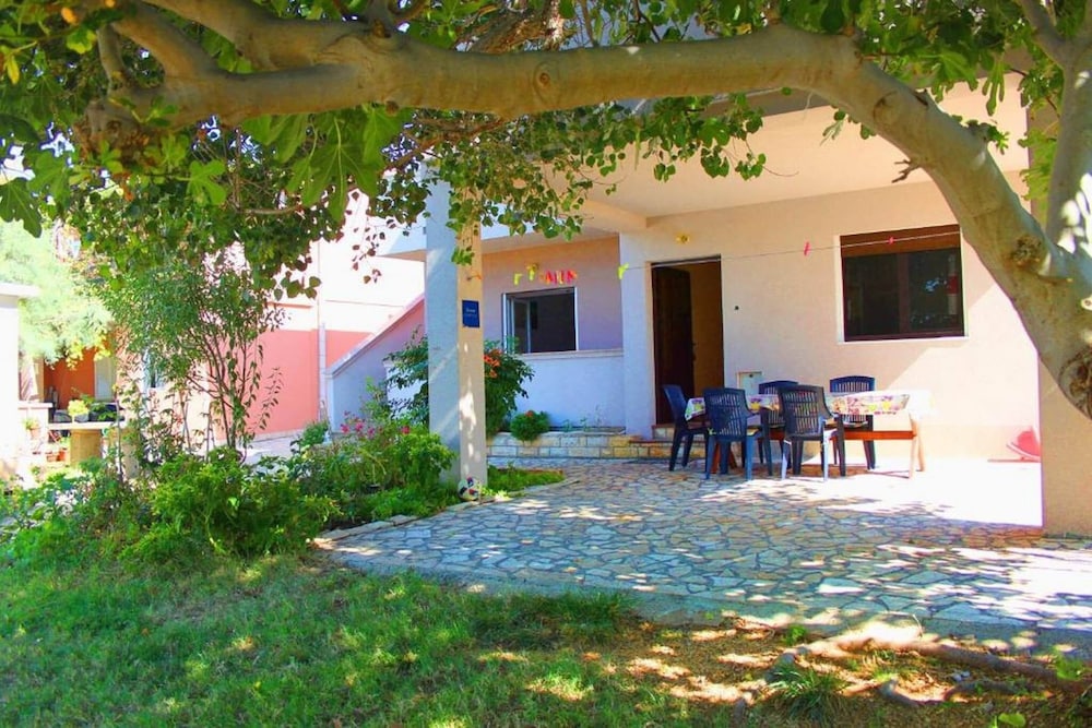 Apartment in Dinji ka by the Beach — 4-Star Luxury Hotel in Pag, Croatia
