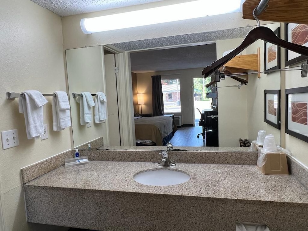 Rodeway Inn Walterboro I 95 - photo 25