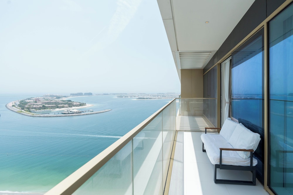 KeyRock Sea View Stay with Pool Access — 4-Star Luxury Hotel in Dubai, United Arab Emirates