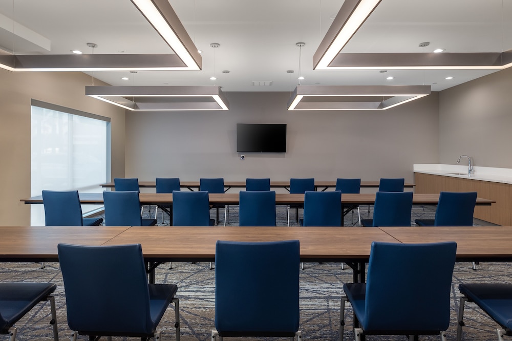 Holiday Inn Express & Suites Hawaiian Gardens by IHG - photo 45