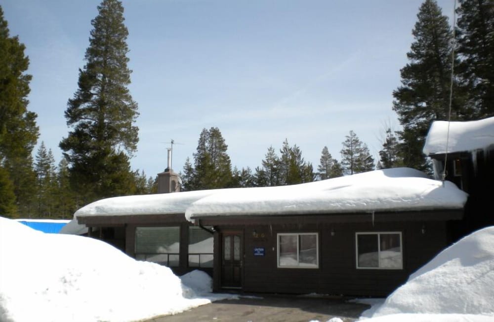 1260 East San Bernardino Ave — South Lake Tahoe