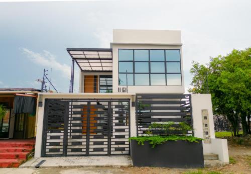 Amazonia Deluxe Calle 13 in Leticia, Colombia