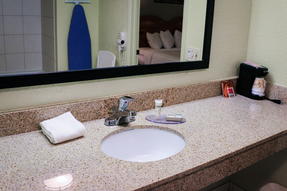 Suite Dreams Hotel - photo 36
