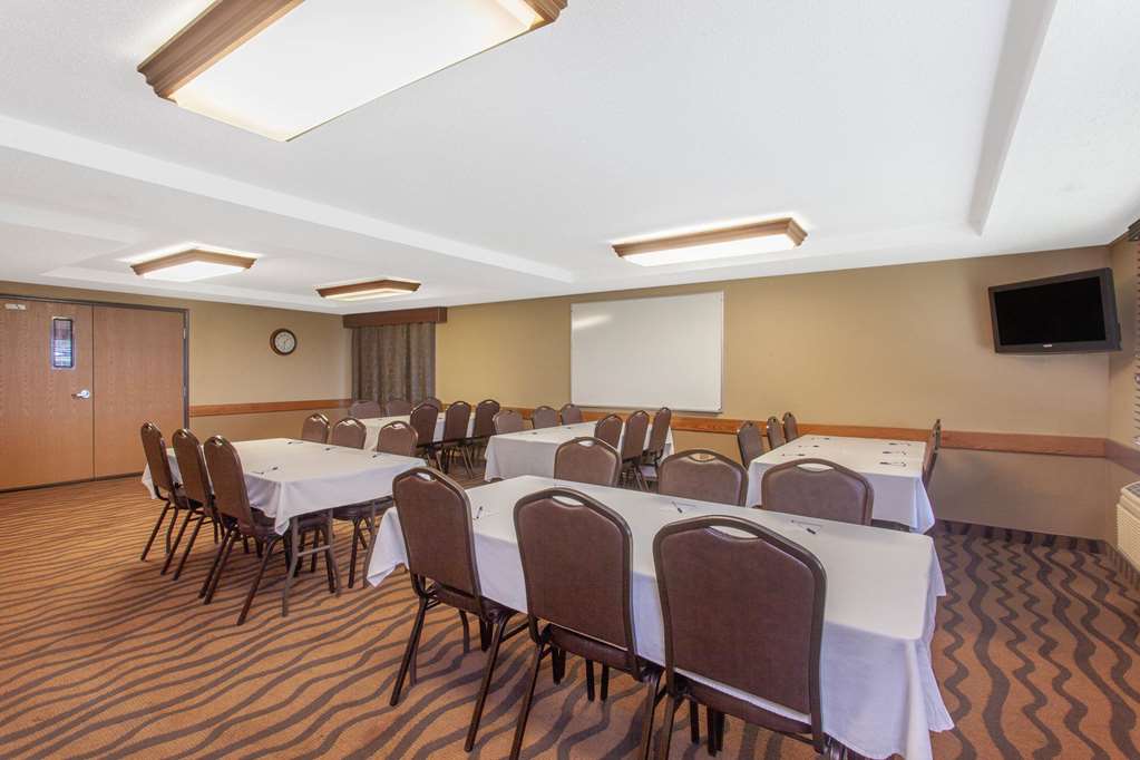 AmericInn by Wyndham St. Cloud MN I 94 - photo 12