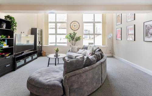 Beautiful 2 Bed Apartment just steps to the Beach — 4-Star Luxury Hotel in Weymouth, United Kingdom