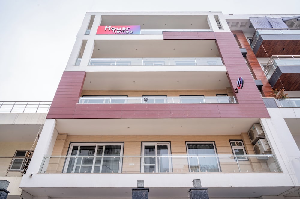 Housr 3 BHK Apartment Sector 45 Gurgaon