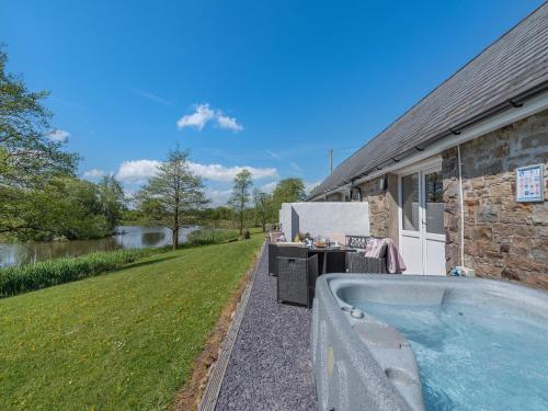 Wren Cottage — 4-Star Luxury Hotel in Llandeilo, United Kingdom