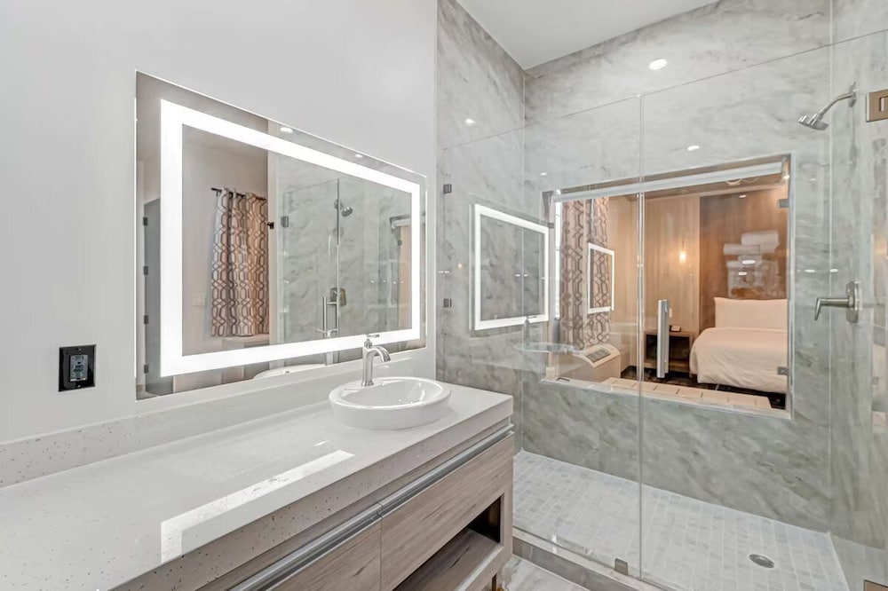 Surestay Hotel By Best Western Houston Southeast - photo 12