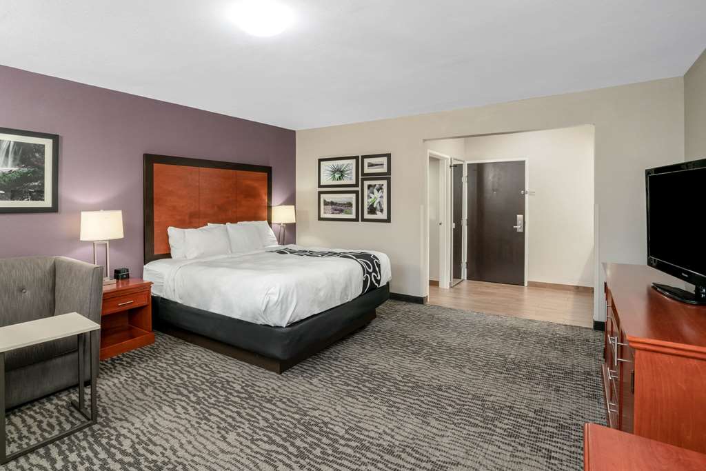 La Quinta Inn & Suites by Wyndham Knoxville North I 75 - photo 40
