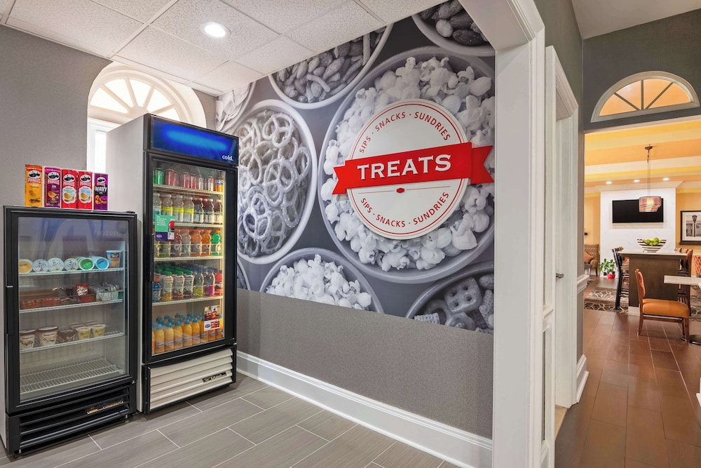 Hampton Inn & Suites Stamford - photo 37