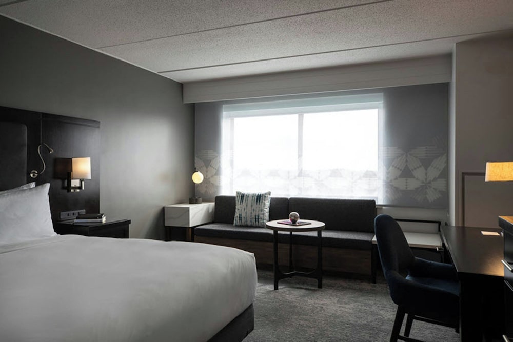 The Baronette Renaissance Detroit Novi Hotel - photo 12