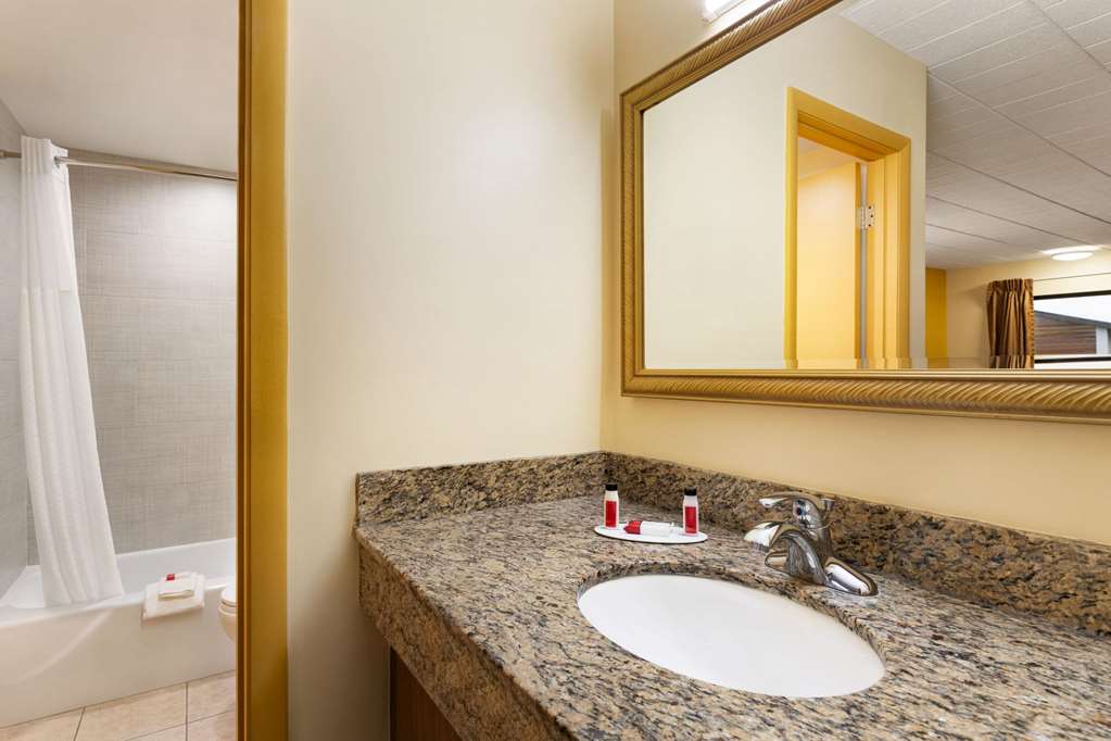 Days Inn by Wyndham Oak Ridge Knoxville - photo 18