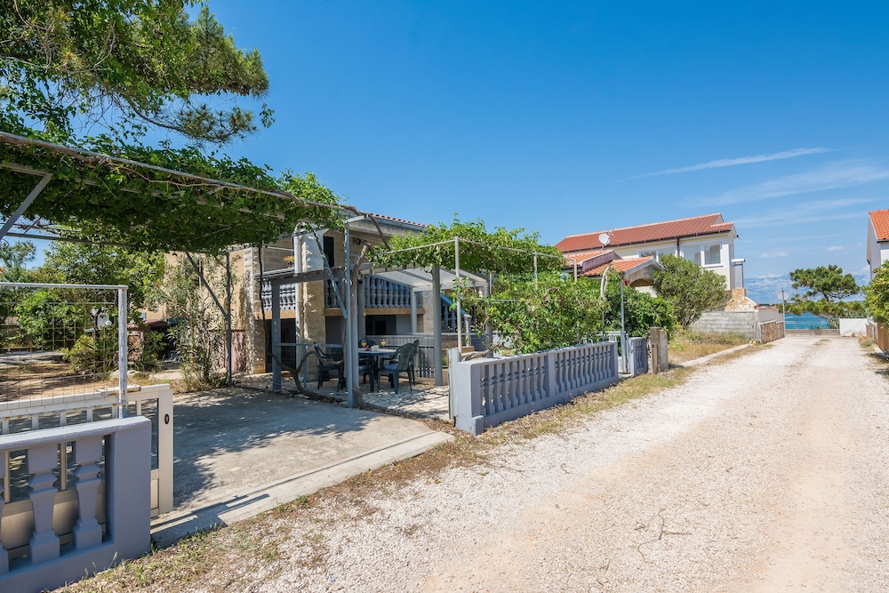 Apartments Bilic — 4-Star Luxury Hotel in Vir, Croatia