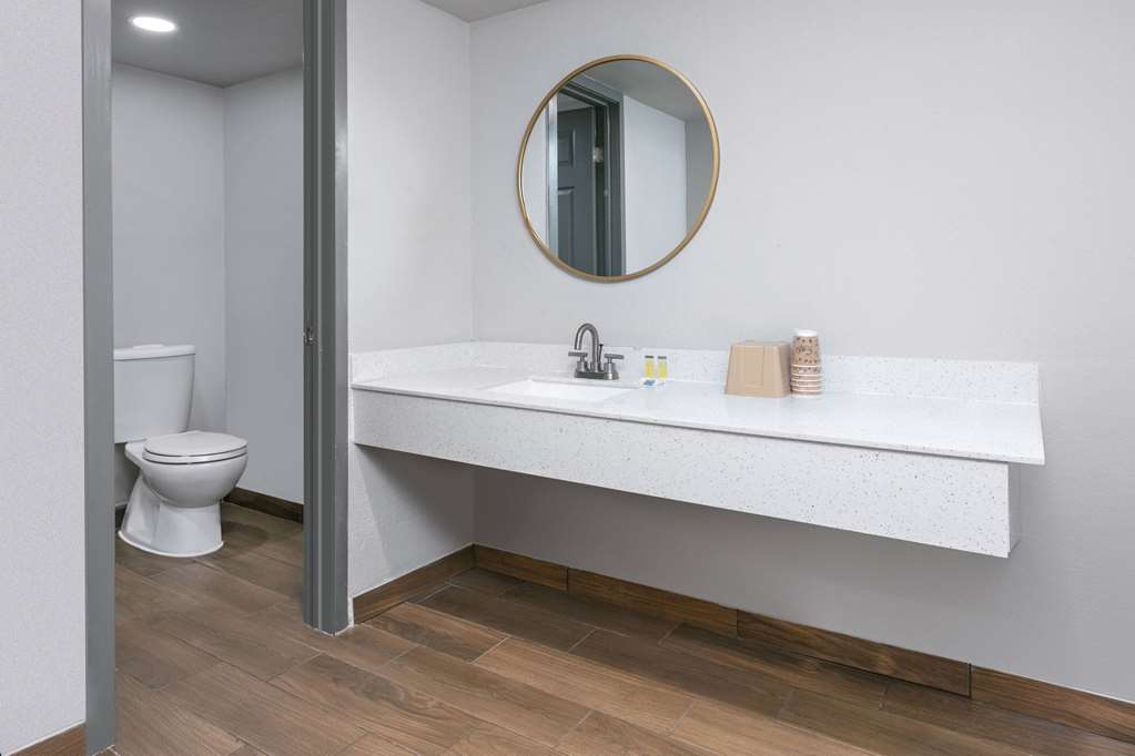 Days Inn by Wyndham South Fort Worth - photo 22
