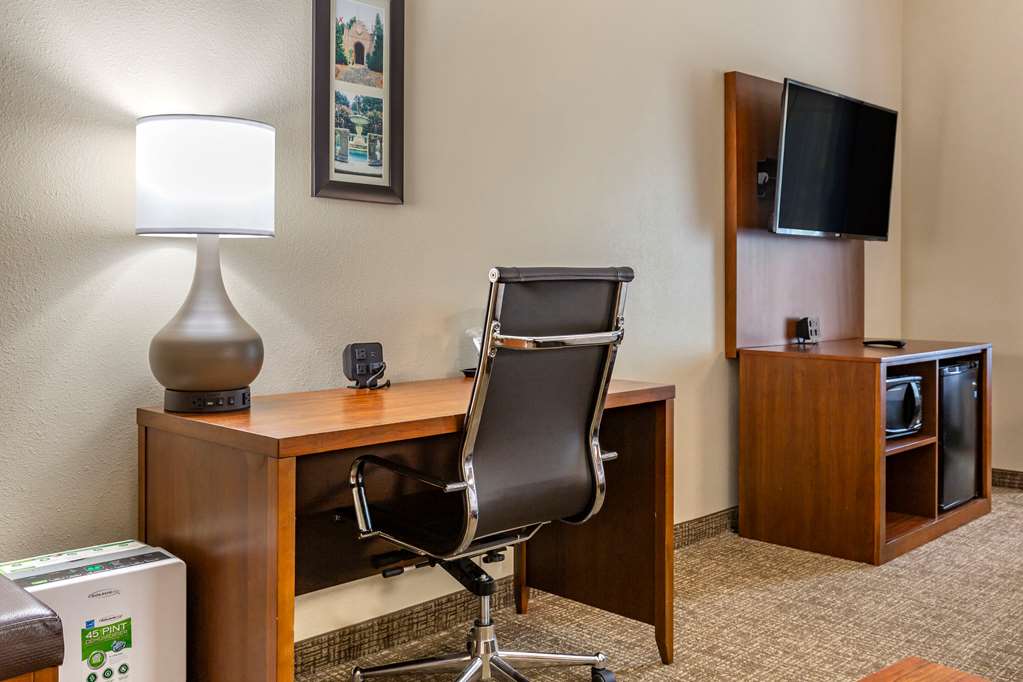 Comfort Suites Clayton Garner - photo 10