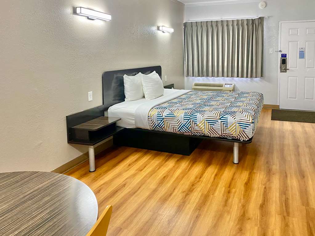 Motel 6 Huntington WV - photo 18