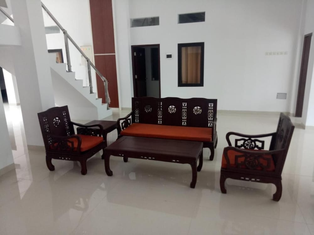 RedDoorz near Jawa Timur Park 3 in Batu, Indonesia