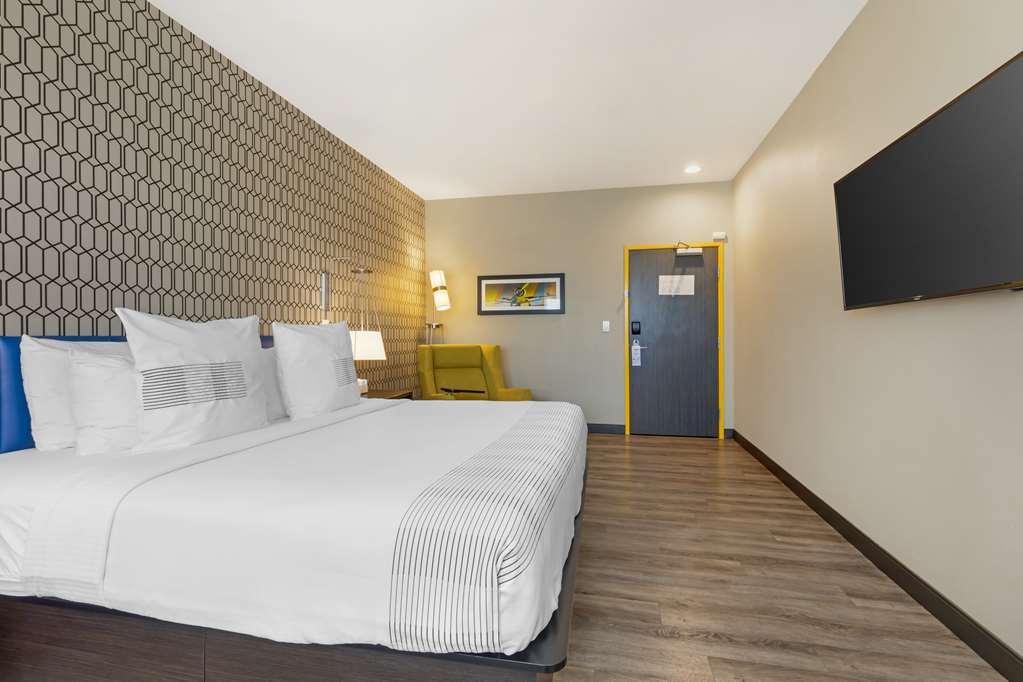 GLō Best Western Dallas South DeSoto - photo 18