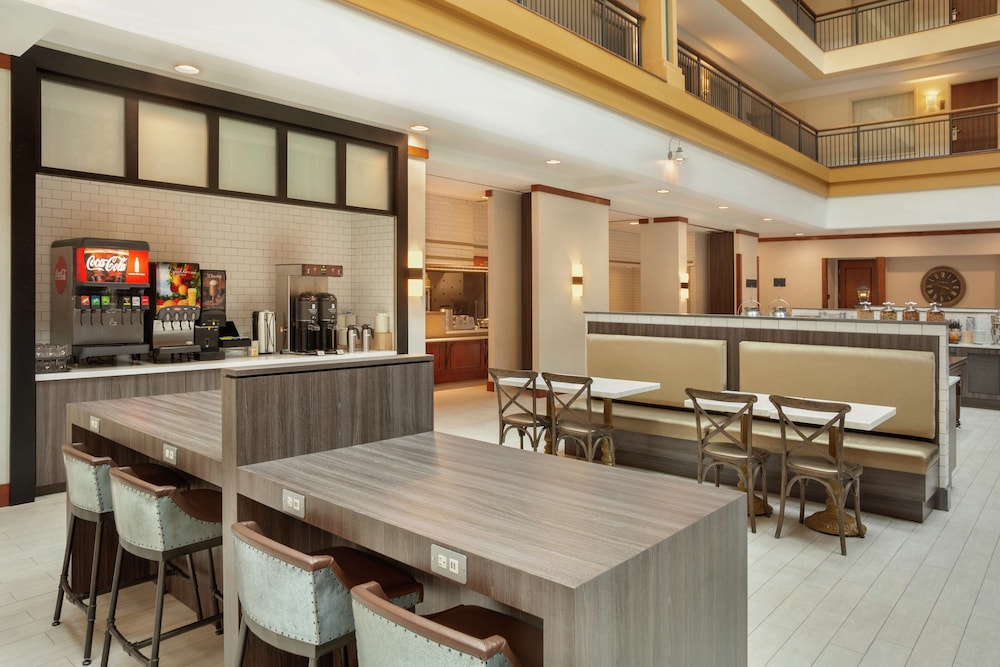 Embassy Suites by Hilton Denver International Airport - photo 39