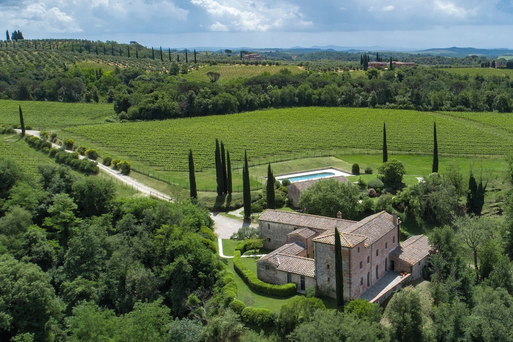 La Gazzara Castell'In Villa — 4-Star Luxury Hotel in Castelnuovo Berardenga, Italy