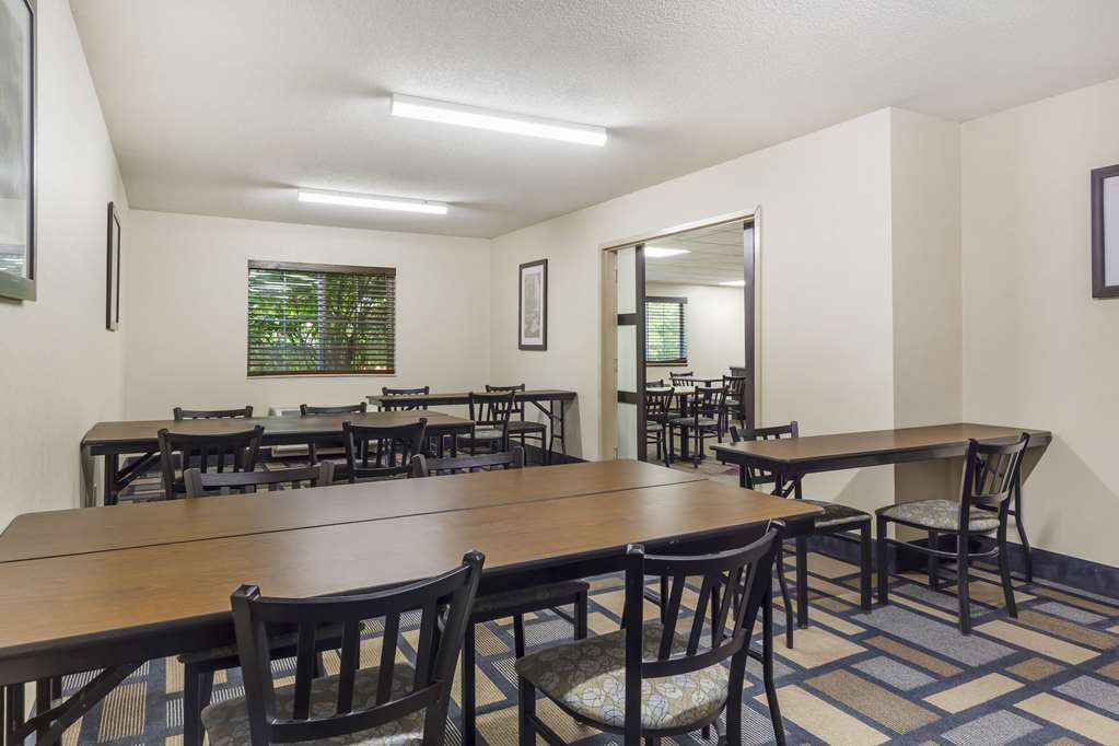 Best Western Plus Berkshire Hills Inn & Suites - photo 35
