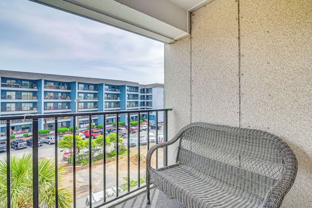 Pool & Ocean View: Myrtle Beach Resort Condo - photo 20