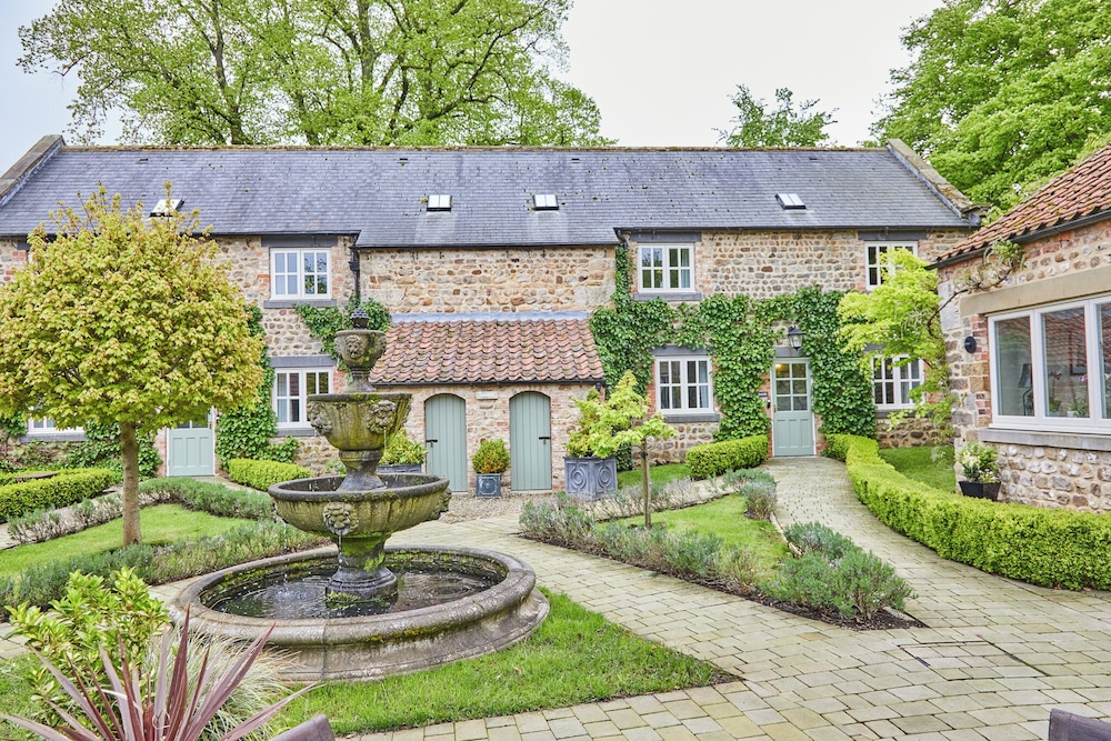 The Old Coach House — 5-Star Luxury Hotel in Ripon, United Kingdom