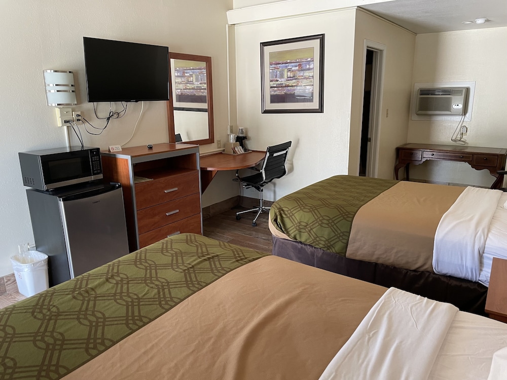 EverGreen Inn & RV - photo 7