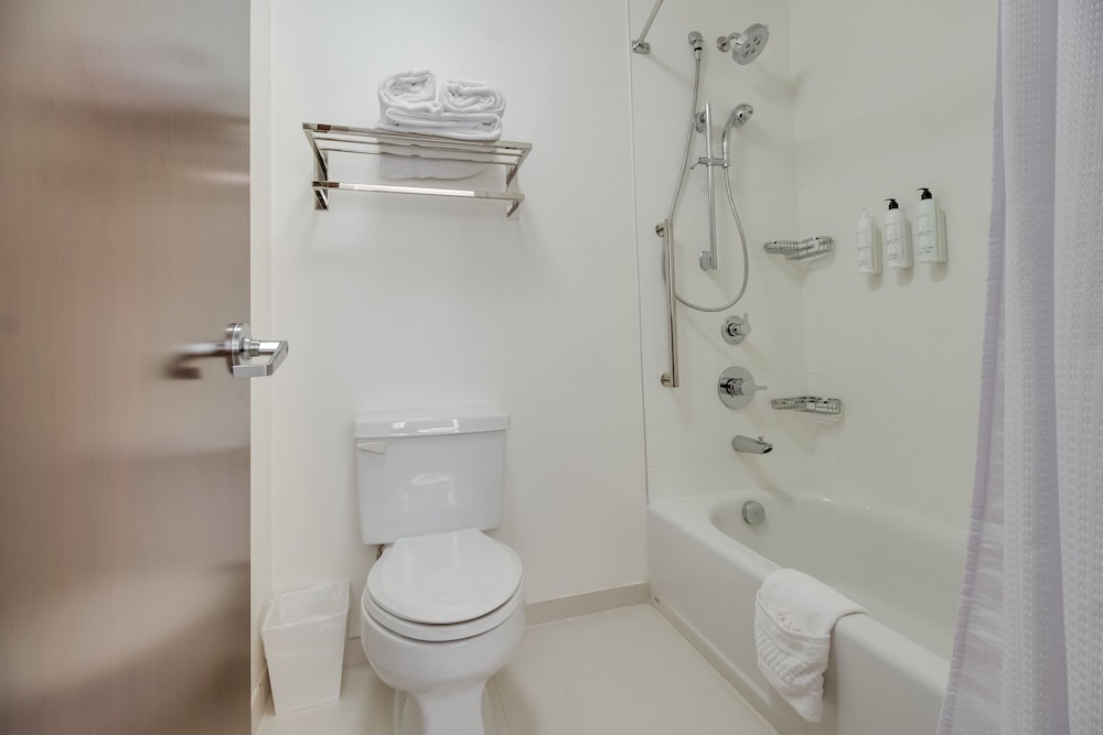 SpringHill Suites by Marriott Dallas NW Hwy I35E - photo 24
