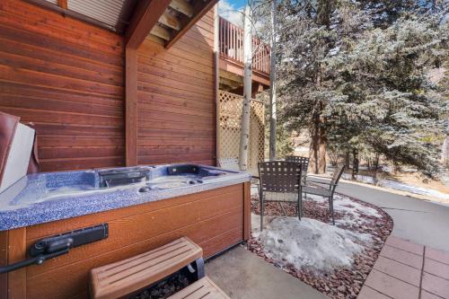 Bugle Pointe A16 by Estes Park Condos — 4-Star Luxury Hotel in Estes Park, United States