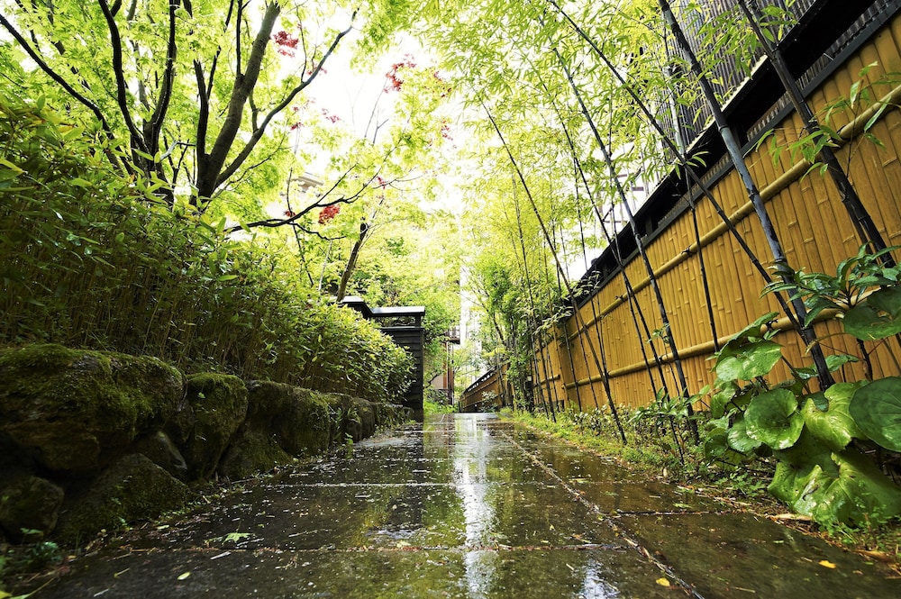Hotel Kazahaya - carbon neutral hotel in Hita