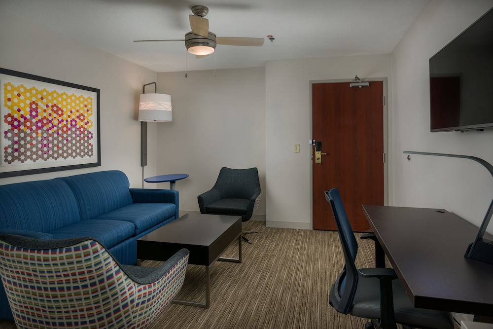 Holiday Inn Express & Suites Lawrence by IHG - photo 9