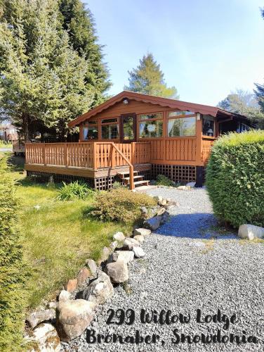 299 Willow Lodge — 4-Star Luxury Hotel in Trawsfynydd, United Kingdom