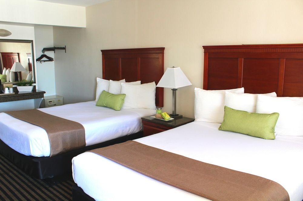 Marina Inn and Suites - photo 20