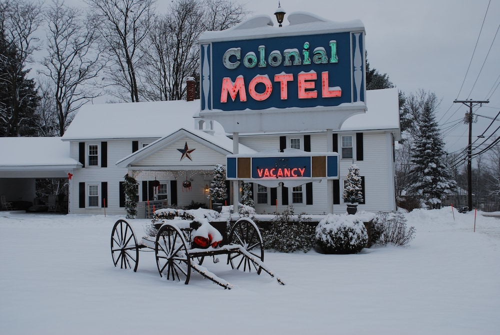 Colonial Motel - carbon neutral hotel in North Conway