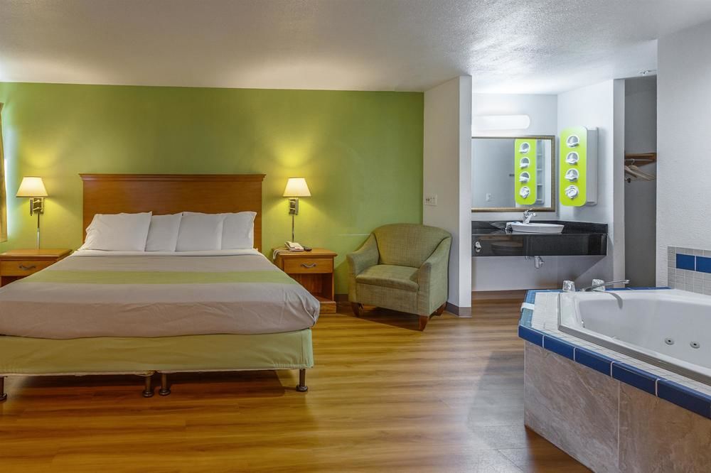 Motel 6 - photo 33
