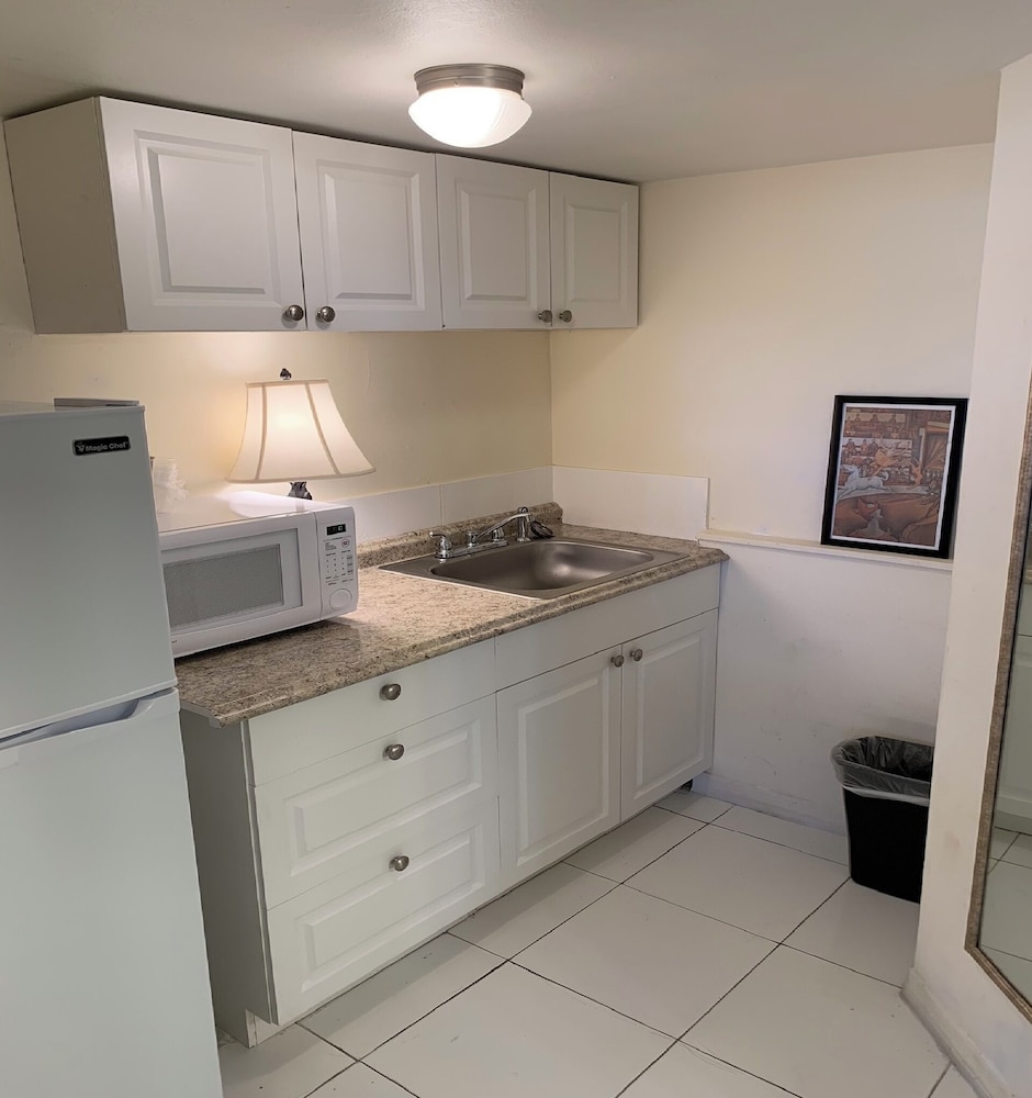Bposhtels Hollywood Florida Hostel - photo 10