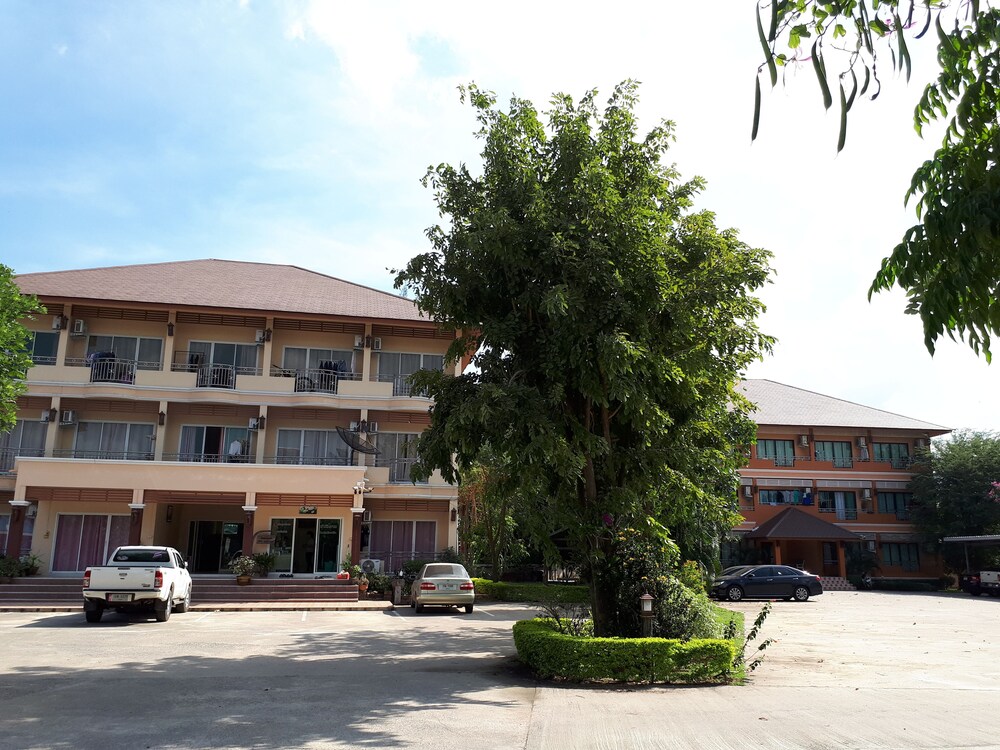 Blue Mansion - carbon neutral hotel in Tha Yang