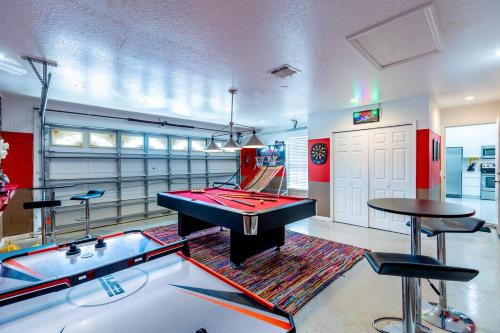 4br House w Perfect Location Pool and Much More — 4-Star Luxury Hotel in Kissimmee, United States