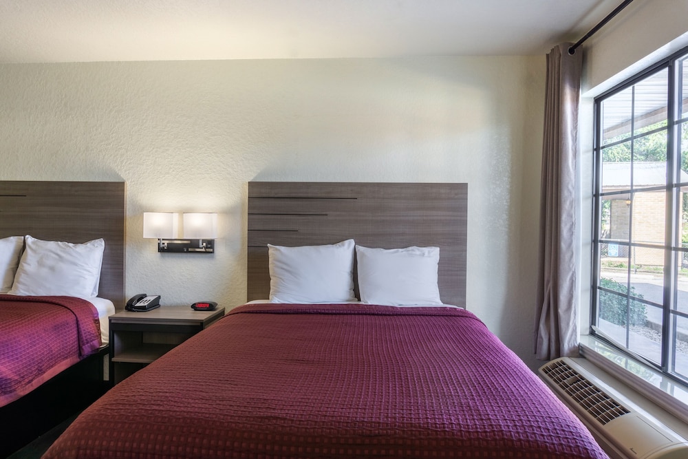 OYO Inn & Suites Medical Center San Antonio - photo 12