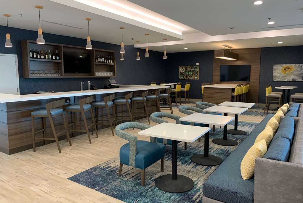 La Quinta Inn & Suites by Wyndham Round Rock near Kalahari - photo 5