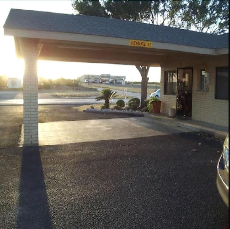 Executive Inn Hebbronville - photo 2