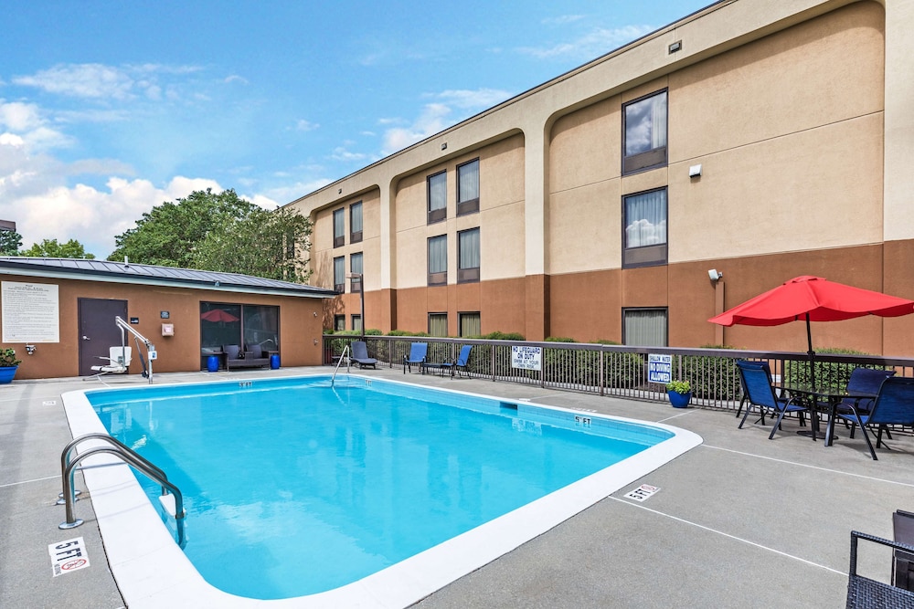 Hampton Inn Aiken - photo 15