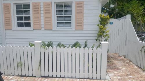 Courtney's Place Historic Cottages & Inns - photo 17